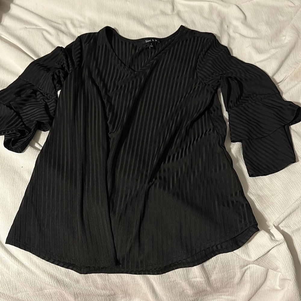 Bell sleeve top